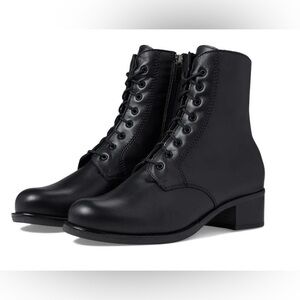 La CANADIENNE Black Lace Up Boots, La Canadienne
Women’s Palmina size 10